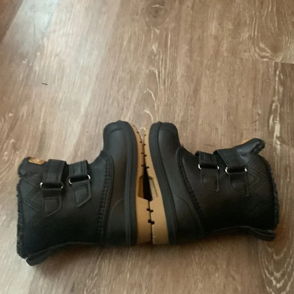 Cat & Jack winter boot size 5 preloved❤️